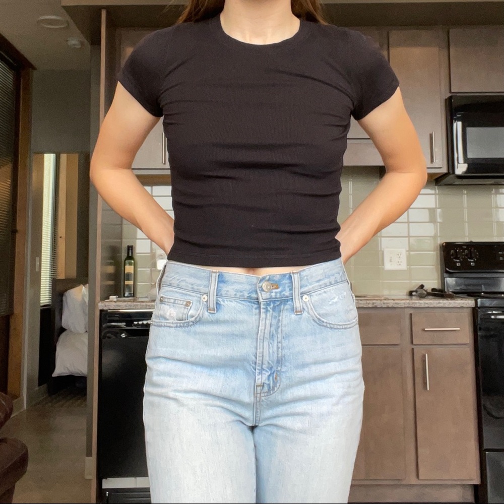 Aritzia Short Sleeve Ribbed Shirt Size S